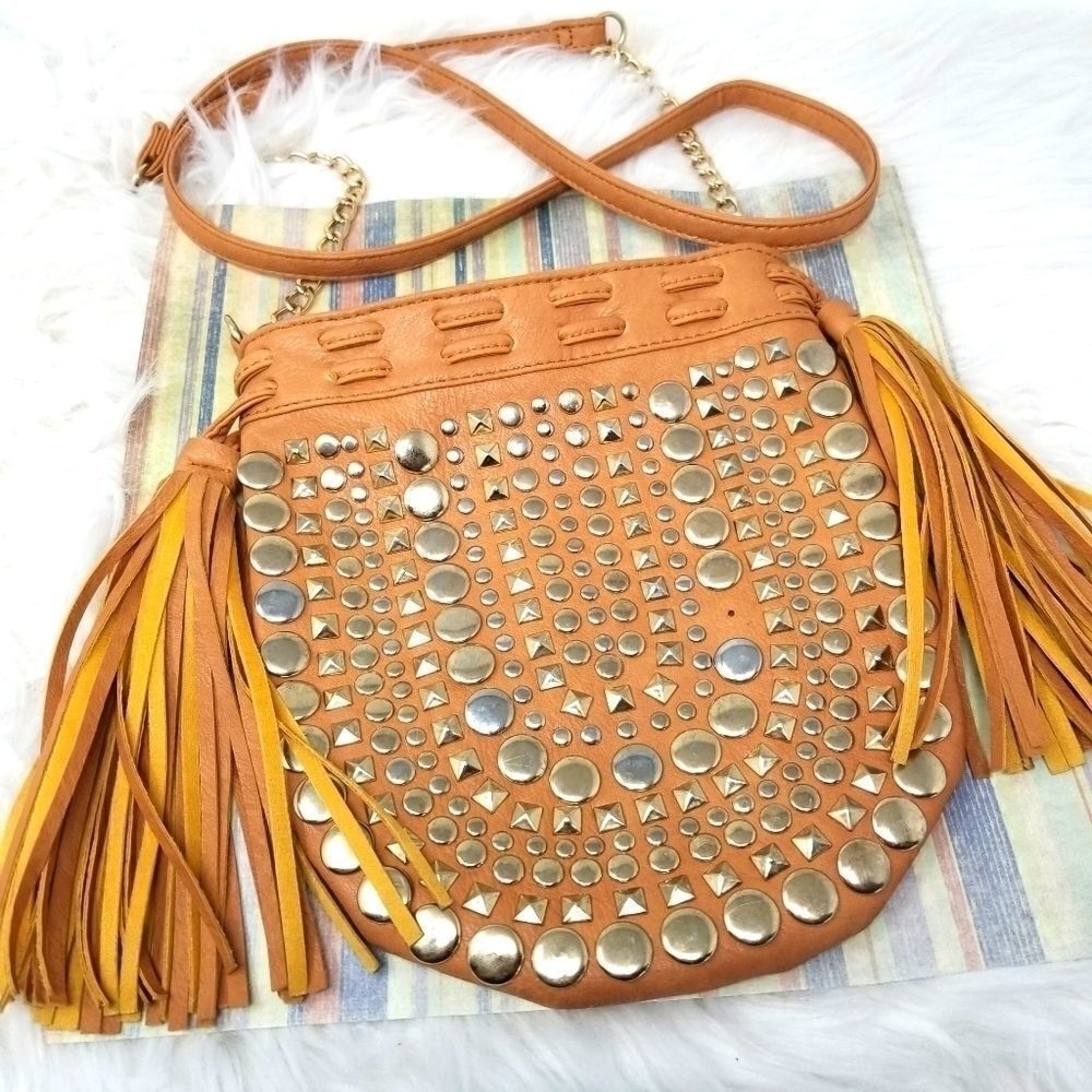 RUE 21, ETC! VERY CUTE FAUX LEATHER CROSSBODY